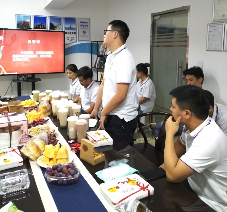 萝卜视频APP入口科技召開9月份總結會暨生日會